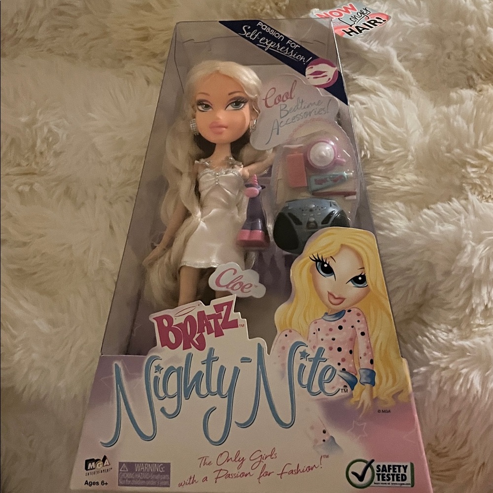Bratz collector Cloe doll - Picture 3 of 3